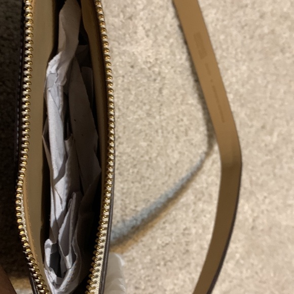 NWT Michael Kor’s Waist/Fanny Bag- Beige with the MK Monogram lettering - Picture 5 of 7